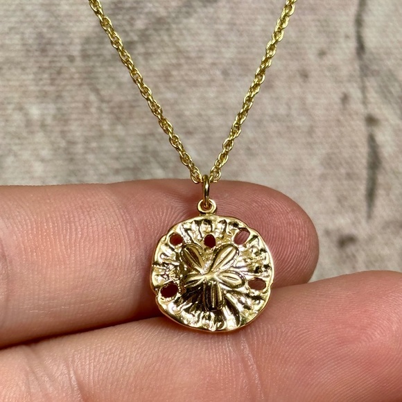 Vermeil Gold Sand Dollar Pendant on 925 Sterling S /Vermeil Gold Rope Chain - Picture 1 of 3